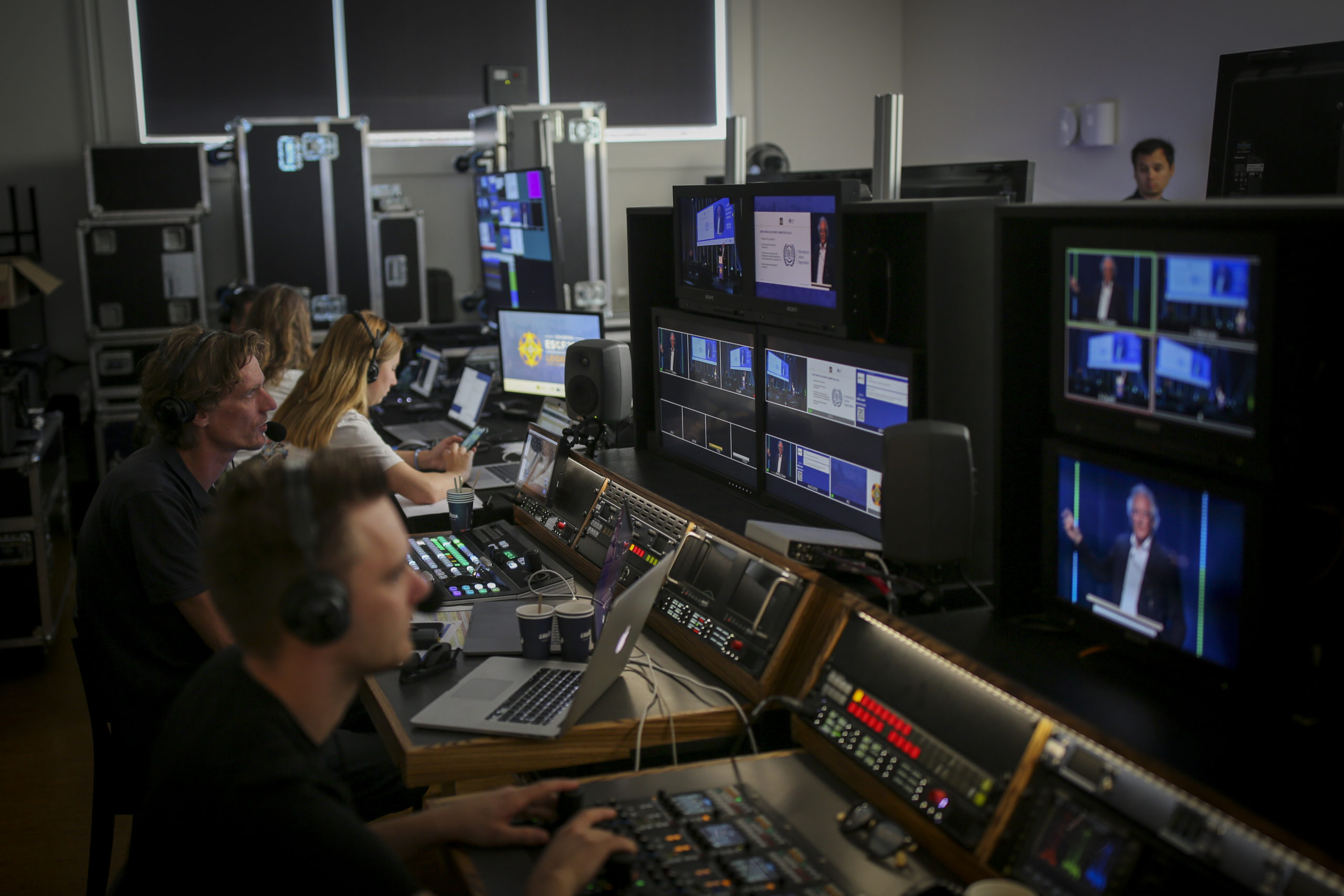 set up hybride event